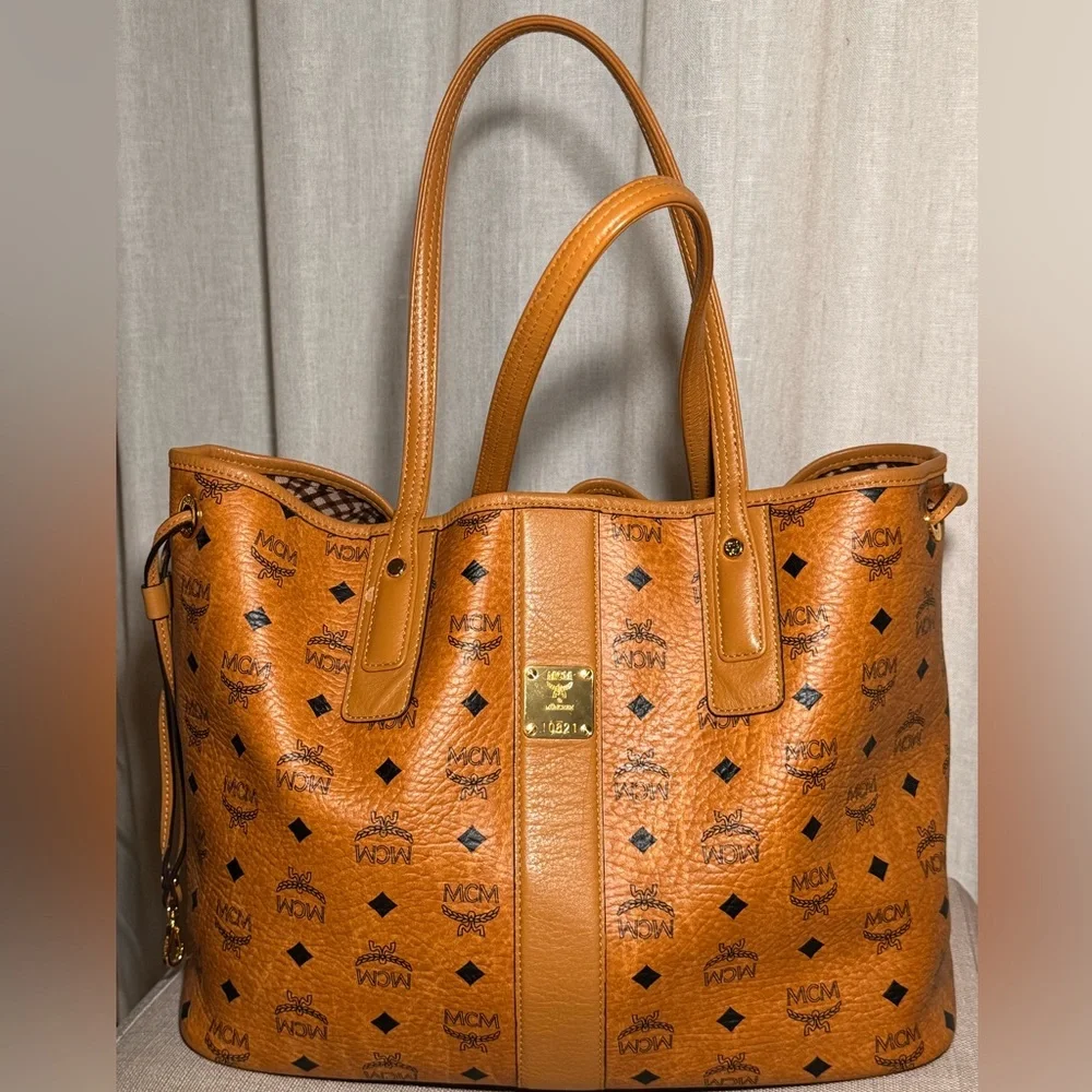 ‼️Buyers Appreciation‼️MCM Medium Vasetos Tote Bag - Picture 3 of 13